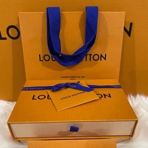 EXTRA LARGE. LV Gift box set.